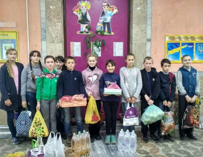 Новини Вінниці - фото з «Закінчиться війна — тоді куплю телефон». Учень передав бійцям понад 4000 гривень «Закінчиться війна — тоді куплю телефон». Учень передав бійцям понад 4000 гривень, фото №3 на сайті 20minut.ua