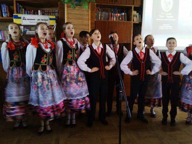 Новини Козятина - фото з «Стежками Тимка Падури»: як знахідка на кладовищі вилилася у велике дослідження «Стежками Тимка Падури»: як знахідка на кладовищі вилилася у велике дослідження, фото №5 на сайті 20minut.ua