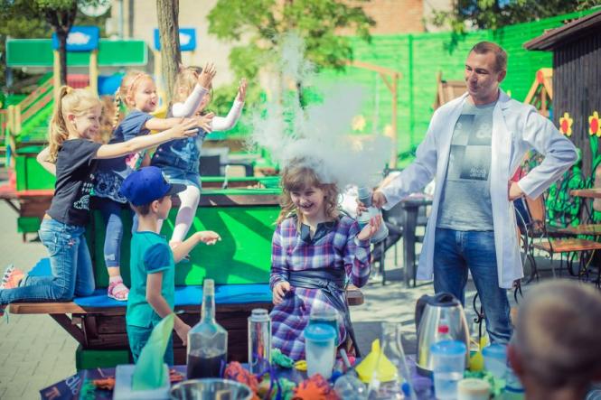 Криміналіст на пенсії створив унікальне хімічне шоу (Новини компаній), фото №6 на сайті 20minut.ua