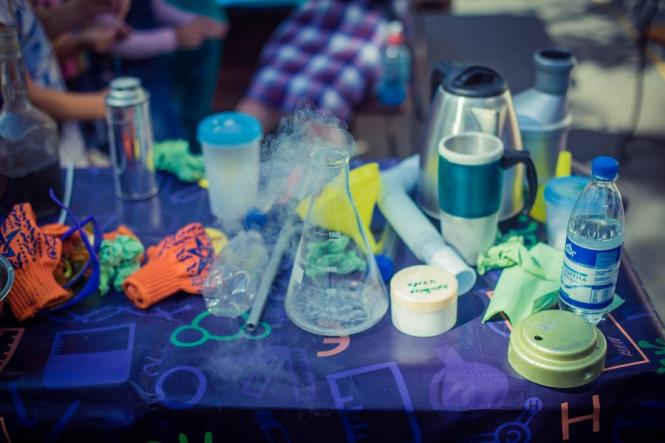 Криміналіст на пенсії створив унікальне хімічне шоу (Новини компаній), фото №3 на сайті 20minut.ua