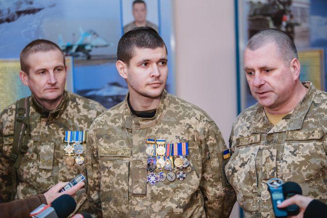 Новини Вінниці - фото з Три бойові історії вінничан: граната в БТР, «Дика качка» на Зеніті, несподівана зустріч на «нулі» Три бойові історії вінничан: граната в БТР, «Дика качка» на Зеніті, несподівана зустріч на «нулі», фото №7 на сайті 20minut.ua