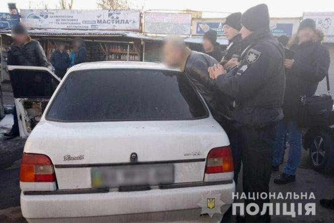 Новини Хмельницького - фото з Затримали чоловіка, який продавав наркотики у Хмельницькому  (ФОТО) Затримали чоловіка, який продавав наркотики у Хмельницькому  (ФОТО), фото №1 на сайті vsim.ua