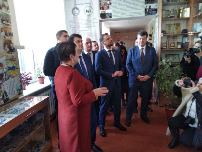 Новини Житомира - фото з На Житомирщині з робочим візитом перебуває Дмитро Разумков На Житомирщині з робочим візитом перебуває Дмитро Разумков, фото №1 на сайті 20minut.ua