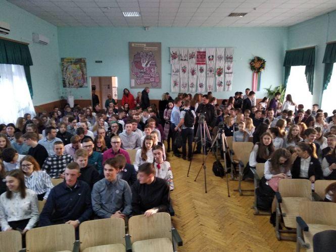 Новини Житомира - фото з На Житомирщині з робочим візитом перебуває Дмитро Разумков На Житомирщині з робочим візитом перебуває Дмитро Разумков, фото №2 на сайті 20minut.ua