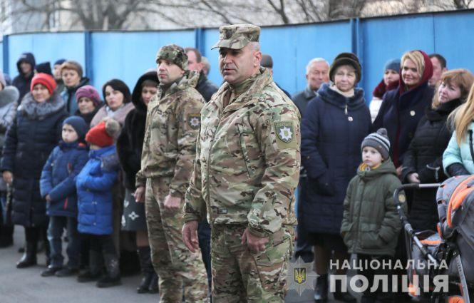 Новини Вінниці - фото з Зворушливий фоторепортаж: спецзагін поліцейських з Вінниці вирушив у зону ООС Зворушливий фоторепортаж: спецзагін поліцейських з Вінниці вирушив у зону ООС, фото №6 на сайті 20minut.ua
