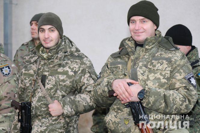 Новини Вінниці - фото з Зворушливий фоторепортаж: спецзагін поліцейських з Вінниці вирушив у зону ООС Зворушливий фоторепортаж: спецзагін поліцейських з Вінниці вирушив у зону ООС, фото №4 на сайті 20minut.ua