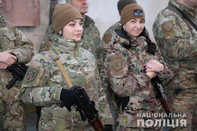 Новини Вінниці - фото з Зворушливий фоторепортаж: спецзагін поліцейських з Вінниці вирушив у зону ООС Зворушливий фоторепортаж: спецзагін поліцейських з Вінниці вирушив у зону ООС, фото №2 на сайті 20minut.ua