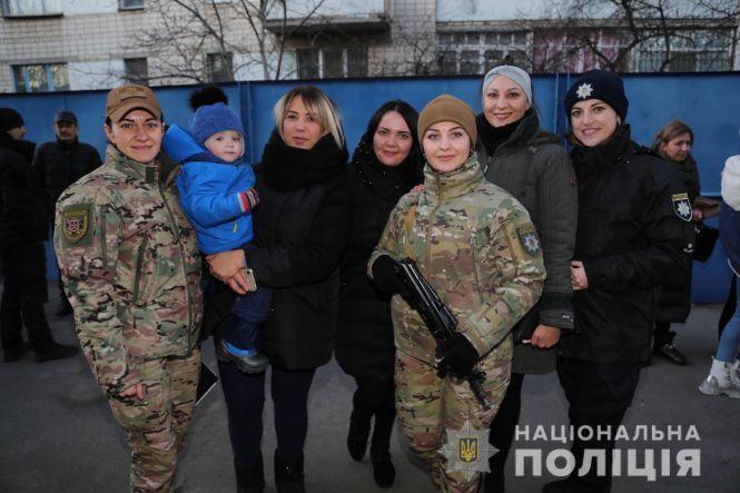 Новини Вінниці - фото з Зворушливий фоторепортаж: спецзагін поліцейських з Вінниці вирушив у зону ООС Зворушливий фоторепортаж: спецзагін поліцейських з Вінниці вирушив у зону ООС, фото №5 на сайті 20minut.ua