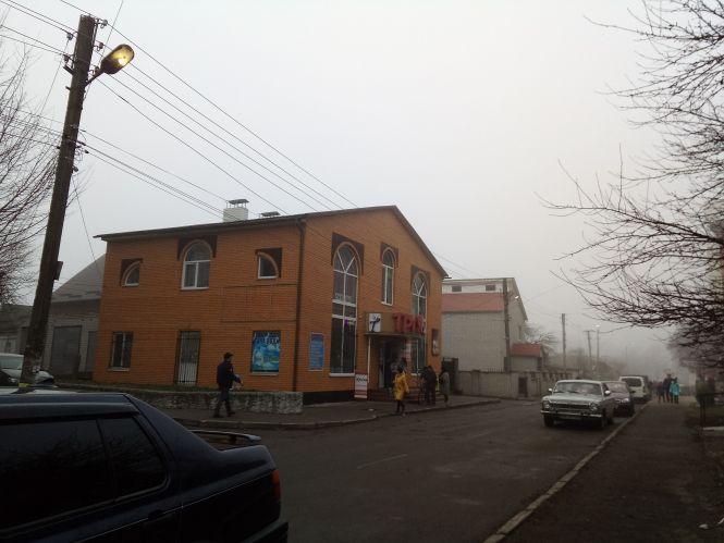 Серед дня світять ліхтарі, фото №1 на сайті 20minut.ua