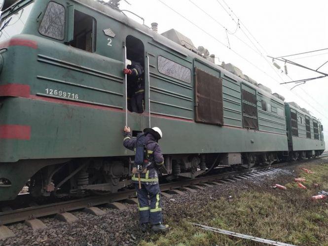 Під Козятином спалахнув електровоз. Загоряння гасили три екіпажі пожежників, фото №1 на сайті 20minut.ua