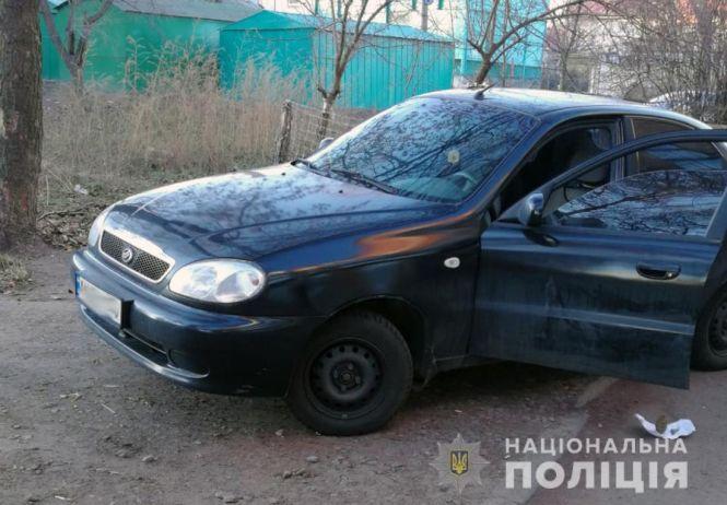 Новини Житомира - фото з Житомирянин возив у своєму "Ланосі" бойову гранату Житомирянин возив у своєму "Ланосі" бойову гранату, фото №1 на сайті 20minut.ua
