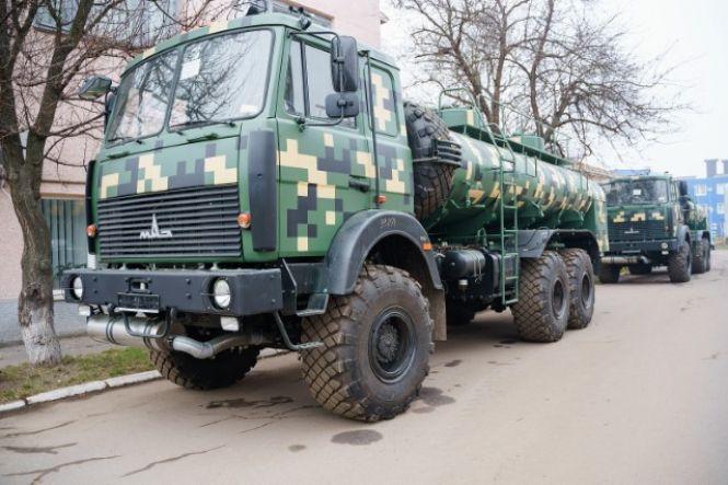 Новини Вінниці - фото з Вінницьке ноу-хау: на 45 заводі створили паливозаправник для літаків Вінницьке ноу-хау: на 45 заводі створили паливозаправник для літаків, фото №3 на сайті 20minut.ua