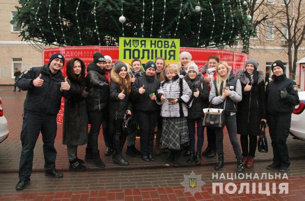 “Подумай про дитину”: в центрі Хмельницького пройшов флешмоб проти насильства в сім’ї (ФОТО), фото №4 на сайті vsim.ua