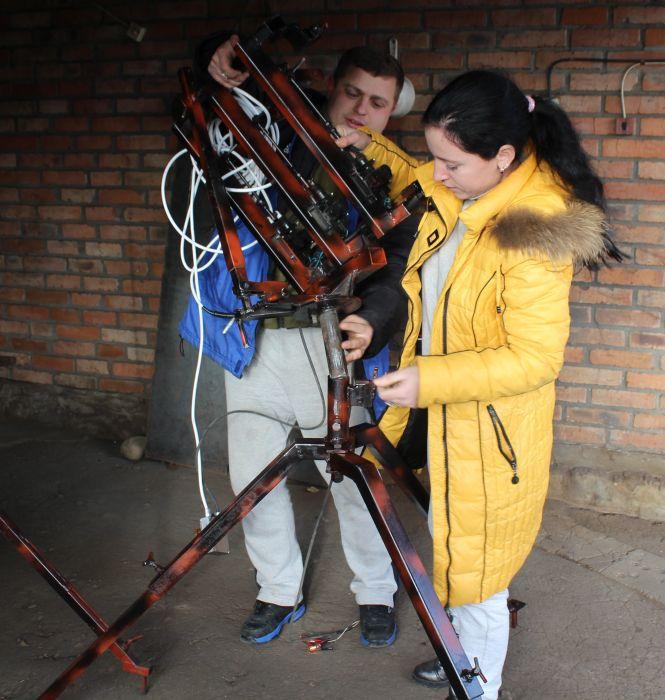 Новини Вінниці - фото з «Отвєтки сепарів можна не боятися» Незрячий волонтер завіз бійцям пристрій для керування гранатометом «Отвєтки сепарів можна не боятися» Незрячий волонтер завіз бійцям пристрій для керування гранатометом, фото №3 на сайті 20minut.ua