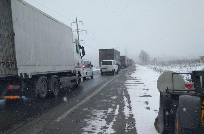 Новини Тернополя - фото з Сніг та дуже слизько: у Тернополі уже трапилось кілька аварій.Частина міста - у заторах Сніг та дуже слизько: у Тернополі уже трапилось кілька аварій.Частина міста - у заторах, фото №5 на сайті 20minut.ua