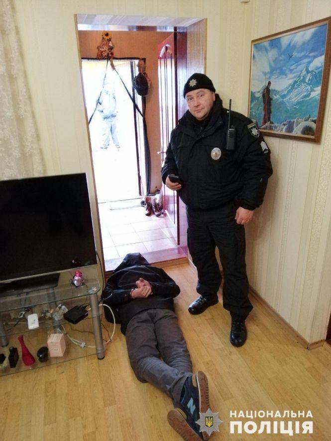 Новини Вінниці - фото з Віджав вікно, перевернув все у будинку та «згорів»: у Вінниці зловила крадія Віджав вікно, перевернув все у будинку та «згорів»: у Вінниці зловила крадія, фото №3 на сайті 20minut.ua