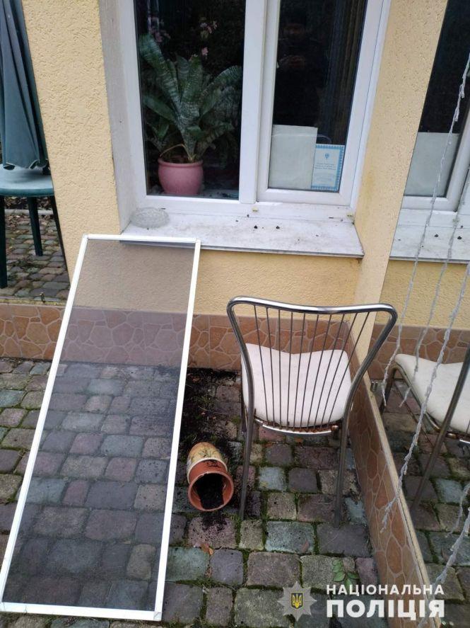 Новини Вінниці - фото з Віджав вікно, перевернув все у будинку та «згорів»: у Вінниці зловила крадія Віджав вікно, перевернув все у будинку та «згорів»: у Вінниці зловила крадія, фото №1 на сайті 20minut.ua