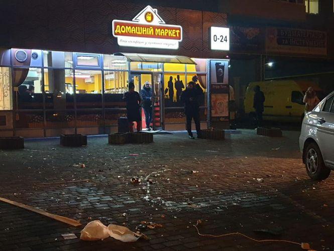 Новини Вінниці - фото з Італійські пристрасті у "Набережному кварталі": жінка викидає з 6 поверху техніку та речі Італійські пристрасті у "Набережному кварталі": жінка викидає з 6 поверху техніку та речі, фото №1 на сайті 20minut.ua