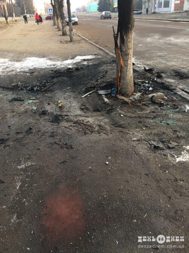 Новини Хмельницького - фото з Audi влетіла в дерево та спалахнула. У ДТП на Хмельниччині постраждали люди (ФОТО, ВІДЕО) Audi влетіла в дерево та спалахнула. У ДТП на Хмельниччині постраждали люди (ФОТО, ВІДЕО), фото №3 на сайті vsim.ua