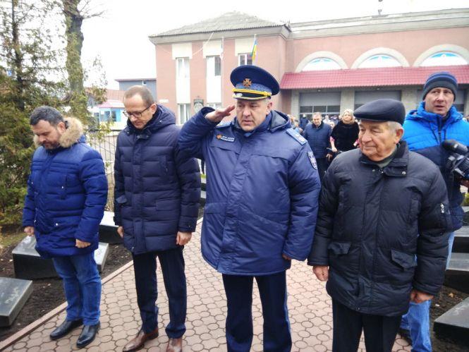 Новини Житомира - фото з У Житомирі вшанували пожежних-ліквідаторів, які убезпечили світ від наслідків аварії на ЧАЕС У Житомирі вшанували пожежних-ліквідаторів, які убезпечили світ від наслідків аварії на ЧАЕС, фото №4 на сайті 20minut.ua