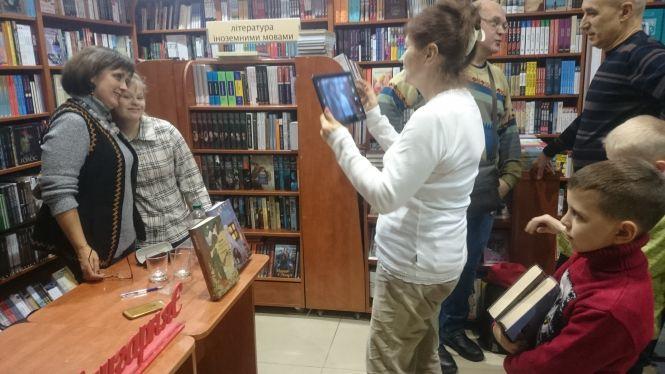 Новини Тернополя - фото з Письменниця зі Львова презентувала у Тернополі незвичну книгу. Про що вона? Письменниця зі Львова презентувала у Тернополі незвичну книгу. Про що вона?, фото №2 на сайті 20minut.ua
