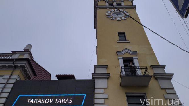 Новини Хмельницького - фото з З годинникової вежі на кінотеатрі "Планета" виграє трубач (ВІДЕО) З годинникової вежі на кінотеатрі "Планета" виграє трубач (ВІДЕО), фото №3 на сайті vsim.ua