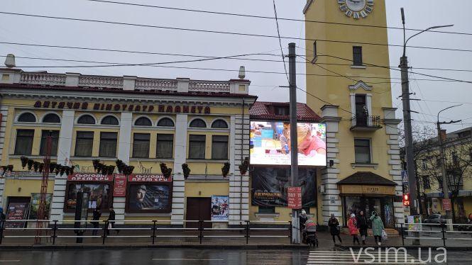 Новини Хмельницького - фото з З годинникової вежі на кінотеатрі "Планета" виграє трубач (ВІДЕО) З годинникової вежі на кінотеатрі "Планета" виграє трубач (ВІДЕО), фото №2 на сайті vsim.ua