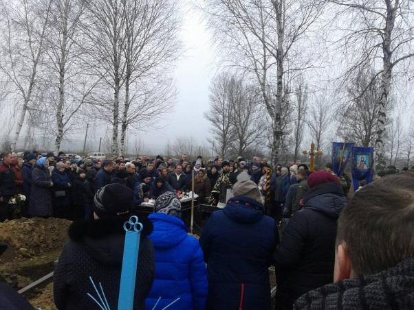 На Хмельниччині в останню путь провели загиблого на Сході Андрія Дзюбу, фото №4 на сайті vsim.ua