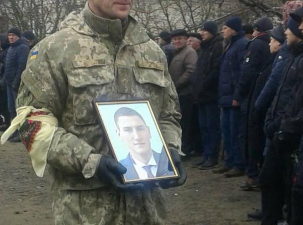 На Хмельниччині в останню путь провели загиблого на Сході Андрія Дзюбу, фото №1 на сайті vsim.ua