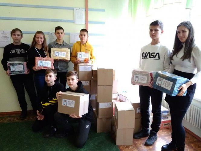 Новини Козятина - фото з Козятинські школи зібрали смаколики військовослужбовцям Козятинські школи зібрали смаколики військовослужбовцям, фото №1 на сайті 20minut.ua