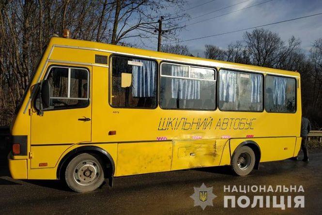 На Тернопільщині не розминулися легківка і шкільний автобус. Діти їхали на олімпіаду, фото №1 на сайті 20minut.ua