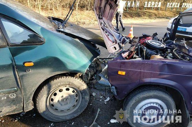 На Тернопільщині не розминулися легківка і шкільний автобус. Діти їхали на олімпіаду, фото №3 на сайті 20minut.ua