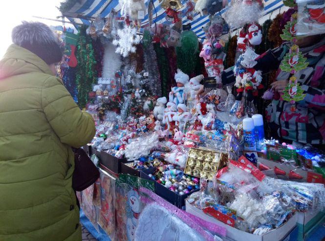 Новини Вінниці - фото з Що по чому. Скільки коштують ялинки та іграшки на вінницьких ялинкових базарах Що по чому. Скільки коштують ялинки та іграшки на вінницьких ялинкових базарах, фото №1 на сайті 20minut.ua