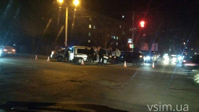 Новини Хмельницького - фото з На Заготзерно зіткнулися два автомобіля. Один водій постраждав На Заготзерно зіткнулися два автомобіля. Один водій постраждав, фото №1 на сайті vsim.ua