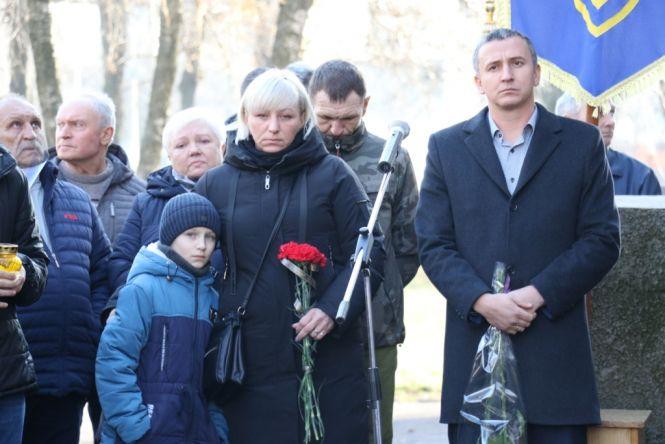 У Житомирі відкрили меморіальну дошку загиблому на Сході 24-річному Ігорю Гончаренку, фото №1 на сайті 20minut.ua