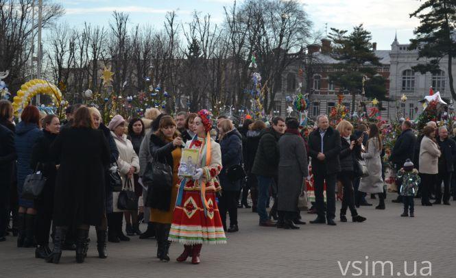 Новини Хмельницького - фото з “Врятуймо Дмитрика разом”: на майдані у Хмельницькому організували благодійний ярмарок (ФОТО) “Врятуймо Дмитрика разом”: на майдані у Хмельницькому організували благодійний ярмарок (ФОТО), фото №7 на сайті vsim.ua