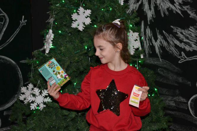 Новини Хмельницького - фото з Хмельницька дітвора отримала подарунки від святого Миколая та “ОКЕЙ ФМ” Хмельницька дітвора отримала подарунки від святого Миколая та “ОКЕЙ ФМ”, фото №8 на сайті vsim.ua