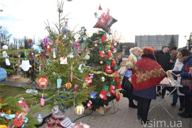 Новини Хмельницького - фото з “Врятуймо Дмитрика разом”: на майдані у Хмельницькому організували благодійний ярмарок (ФОТО) “Врятуймо Дмитрика разом”: на майдані у Хмельницькому організували благодійний ярмарок (ФОТО), фото №8 на сайті vsim.ua