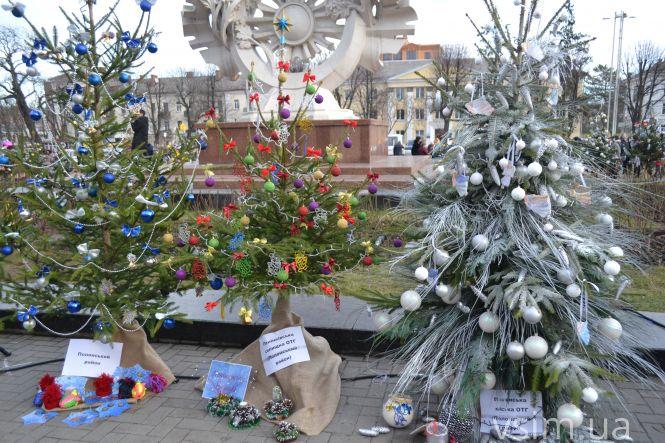 Новини Хмельницького - фото з “Врятуймо Дмитрика разом”: на майдані у Хмельницькому організували благодійний ярмарок (ФОТО) “Врятуймо Дмитрика разом”: на майдані у Хмельницькому організували благодійний ярмарок (ФОТО), фото №15 на сайті vsim.ua