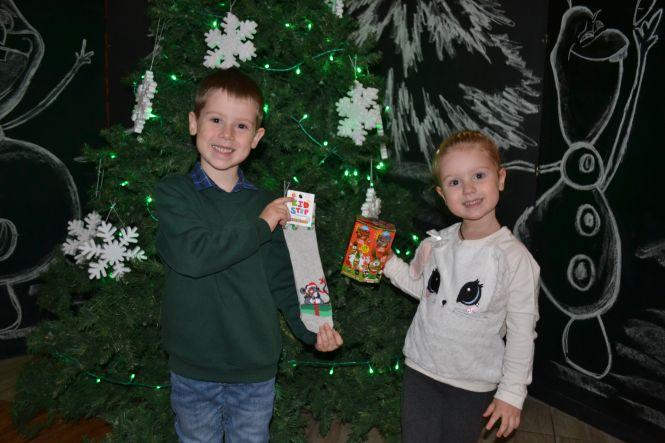 Новини Хмельницького - фото з Хмельницька дітвора отримала подарунки від святого Миколая та “ОКЕЙ ФМ” Хмельницька дітвора отримала подарунки від святого Миколая та “ОКЕЙ ФМ”, фото №7 на сайті vsim.ua