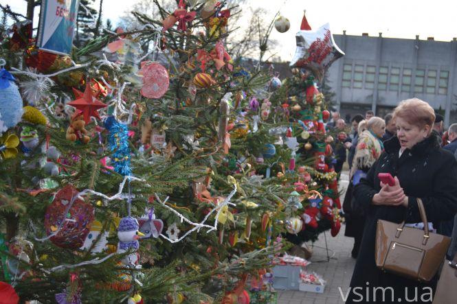 Новини Хмельницького - фото з “Врятуймо Дмитрика разом”: на майдані у Хмельницькому організували благодійний ярмарок (ФОТО) “Врятуймо Дмитрика разом”: на майдані у Хмельницькому організували благодійний ярмарок (ФОТО), фото №11 на сайті vsim.ua