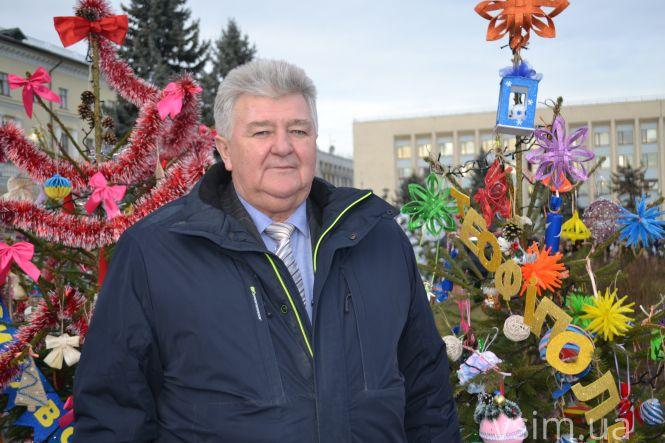 Новини Хмельницького - фото з “Врятуймо Дмитрика разом”: на майдані у Хмельницькому організували благодійний ярмарок (ФОТО) “Врятуймо Дмитрика разом”: на майдані у Хмельницькому організували благодійний ярмарок (ФОТО), фото №1 на сайті vsim.ua