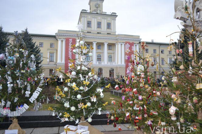 Новини Хмельницького - фото з “Врятуймо Дмитрика разом”: на майдані у Хмельницькому організували благодійний ярмарок (ФОТО) “Врятуймо Дмитрика разом”: на майдані у Хмельницькому організували благодійний ярмарок (ФОТО), фото №12 на сайті vsim.ua