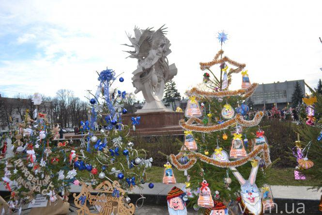 Новини Хмельницького - фото з “Врятуймо Дмитрика разом”: на майдані у Хмельницькому організували благодійний ярмарок (ФОТО) “Врятуймо Дмитрика разом”: на майдані у Хмельницькому організували благодійний ярмарок (ФОТО), фото №13 на сайті vsim.ua