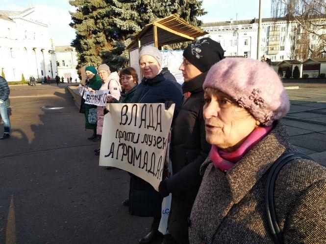 Незадоволені кандидатурою Насонова музейники протестують під облрадою, фото №1 на сайті 20minut.ua