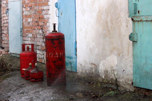 На Заводській горять підсобні приміщення (ВІДЕО), фото №6 на сайті vsim.ua