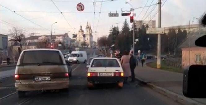 Вінниця 18-19 грудня: дві автопригоди та фасад в рекламі, фото №2 на сайті 20minut.ua