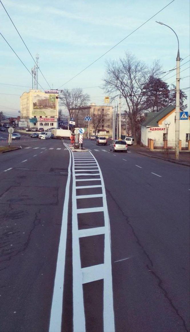 Новини Вінниці - фото з На «зебрі» по Театральній встановили острівець безпеки (ОПИТУВАННЯ) На «зебрі» по Театральній встановили острівець безпеки (ОПИТУВАННЯ), фото №1 на сайті 20minut.ua