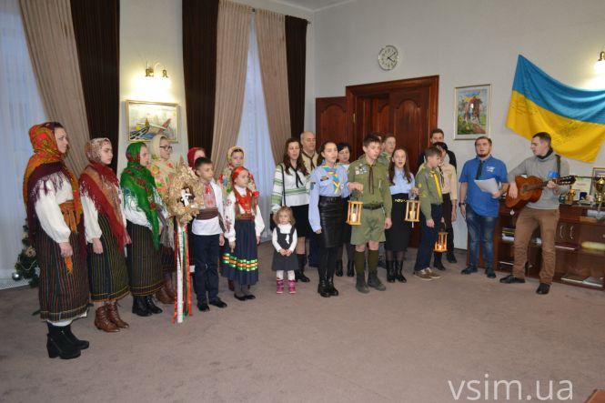 Новини Хмельницького - фото з Хмельницькому передали Вифлеємський вогонь (ФОТО, ВІДЕО) Хмельницькому передали Вифлеємський вогонь (ФОТО, ВІДЕО), фото №4 на сайті vsim.ua