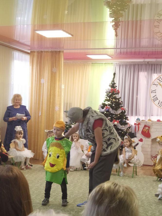 Новини Козятина - фото з Подарунки від Миколая отримали малята в дитсадочку